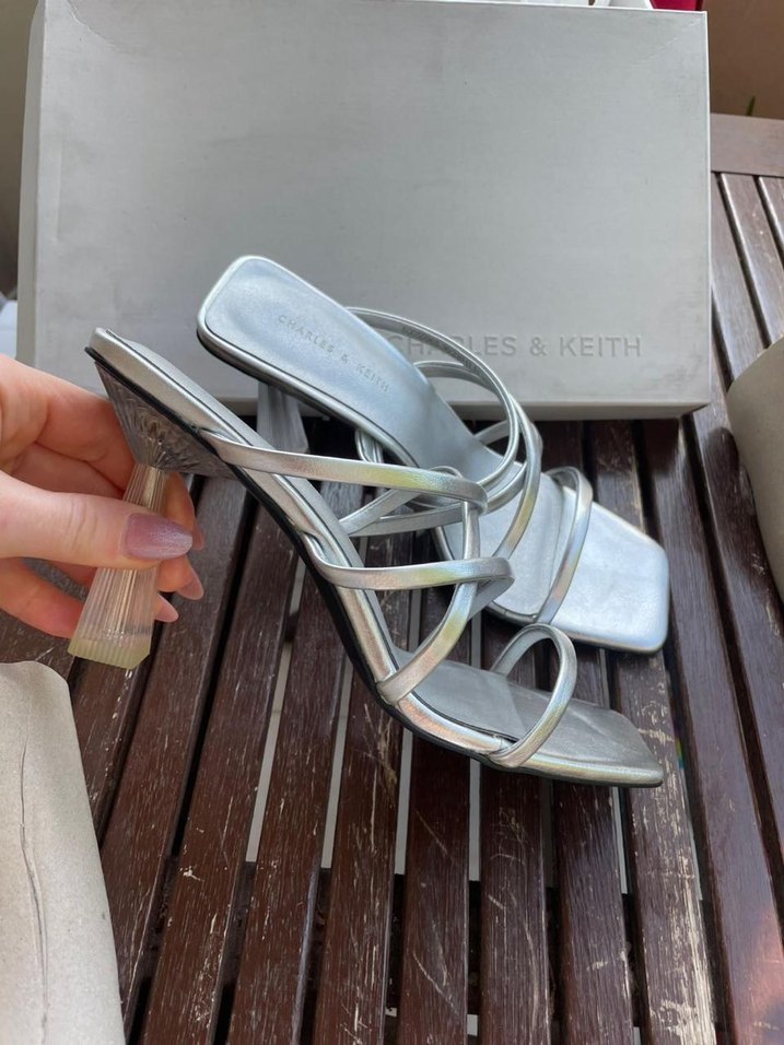 Charles & Keith Parlak Topuklu Sandalet - Görsel 4