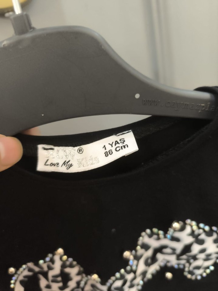 Kız Çocuk Siyah Payetli Tişört - Görsel 2