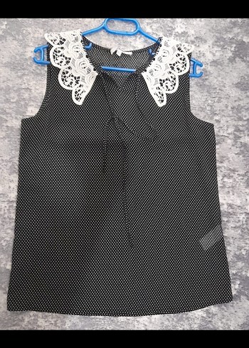 Koton Dantel Yakalı Siyah Desenli Kolsuz Bluz
