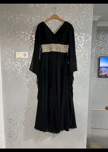 Uzun Kollu Siyah Nakışlı Gotik Abiye Elbise