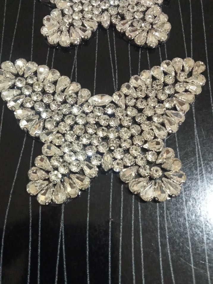 Işıl Işıl Kelebek Figürlü Kadın Broş - Görsel 4