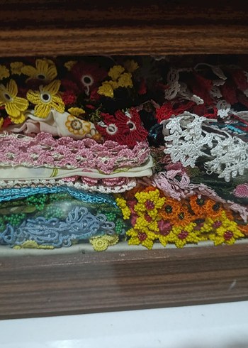 Renkli Dantel Detaylı Kadın el yazması