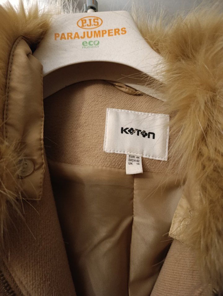 Kürklü Yaka Detaylı Bej Kaban - Görsel 2