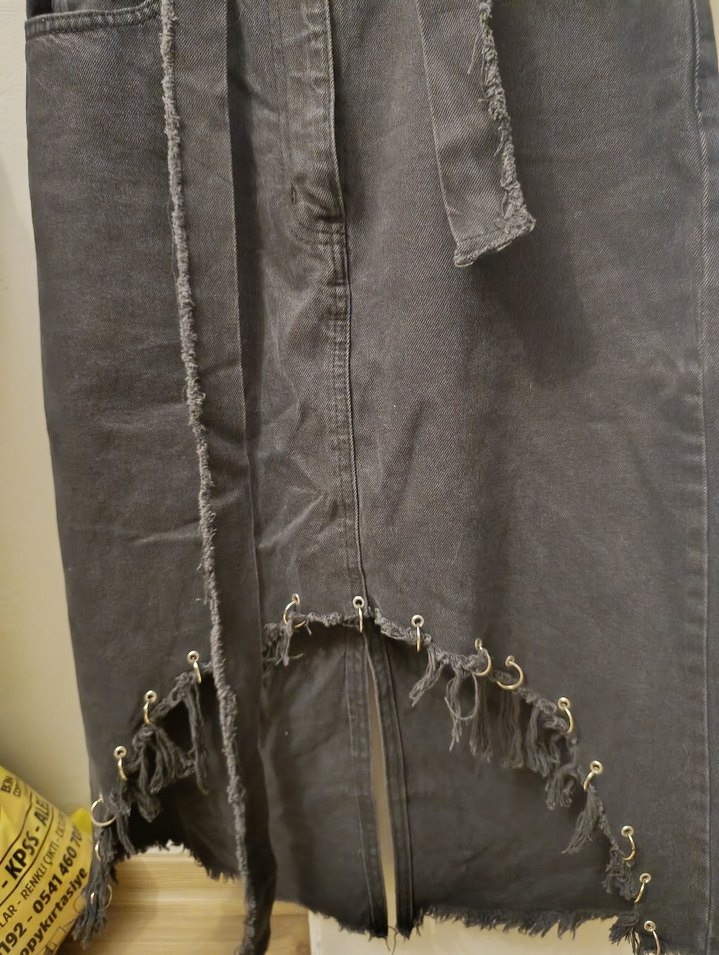 Siyah Nakışlı Kemerli Midi Kot Etek - Görsel 2