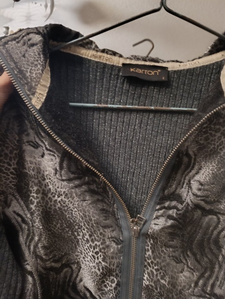 Gri Yılan Desenli Kürklü Triko Ceket - Görsel 2