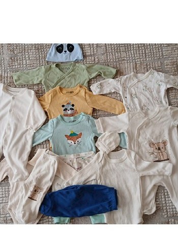 erkek bebek kıyafetleri , dizlik, şapka, patik .
