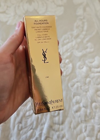 Yves Saint Laurent All Hours Fondöten 25 ml