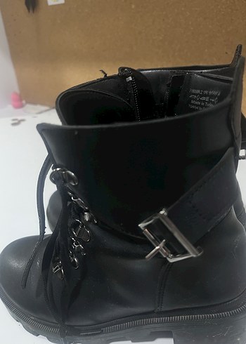 Siyah Deri Gotik Tokalı Kadın Bot - Görsel 2