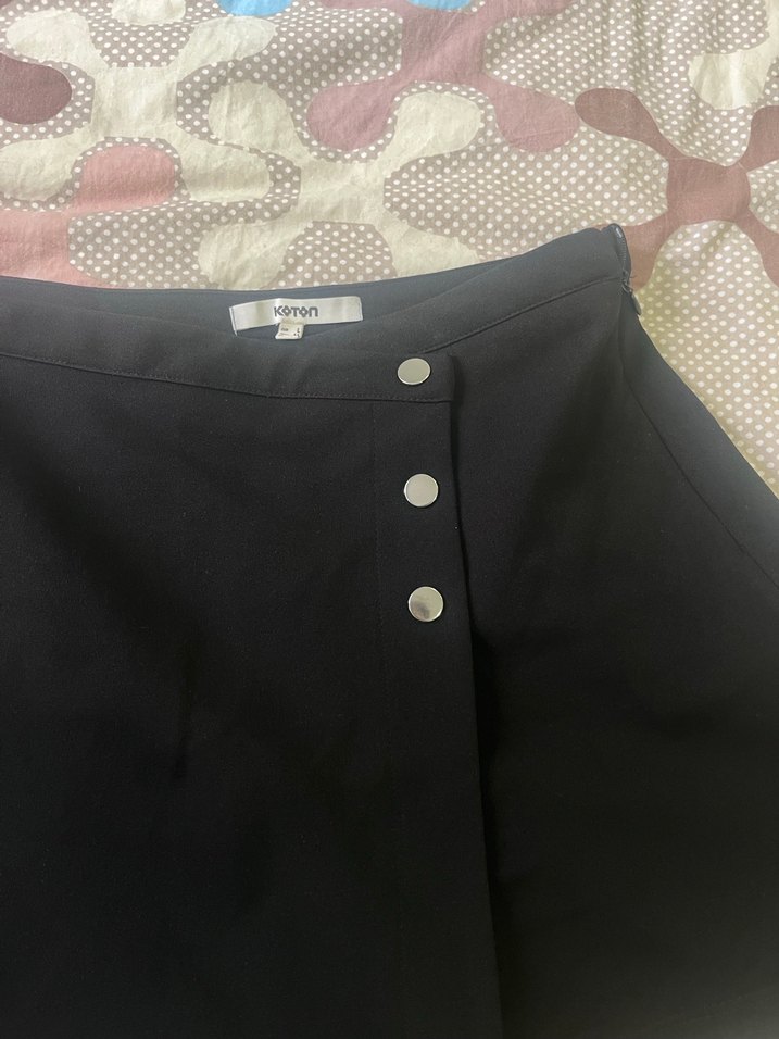 Düğmeli Siyah Mini Etek - Görsel 2