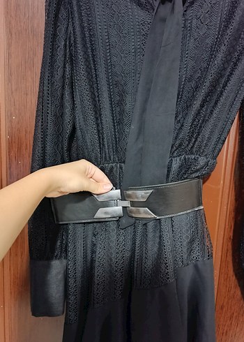 Diğer Uzun Siyah Fırfırlı Dantel Detaylı Elbise