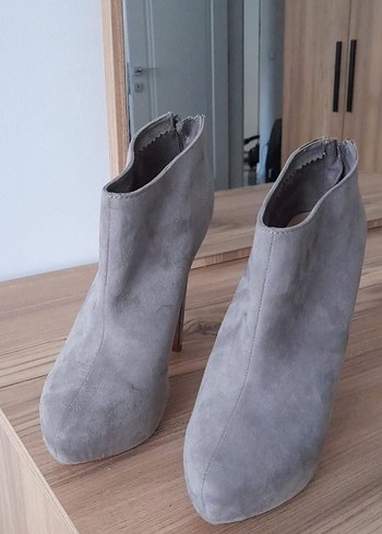 Stradivarius Gri Süet Stiletto Topuklu Kadın Botları