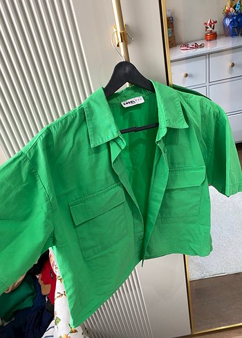 Düğmeli Yeşil Kısa  Kadın Gömlek - Görsel 3