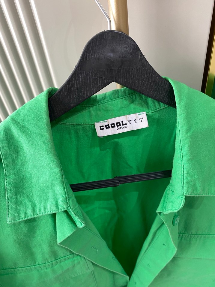 Düğmeli Yeşil Kısa  Kadın Gömlek - Görsel 2