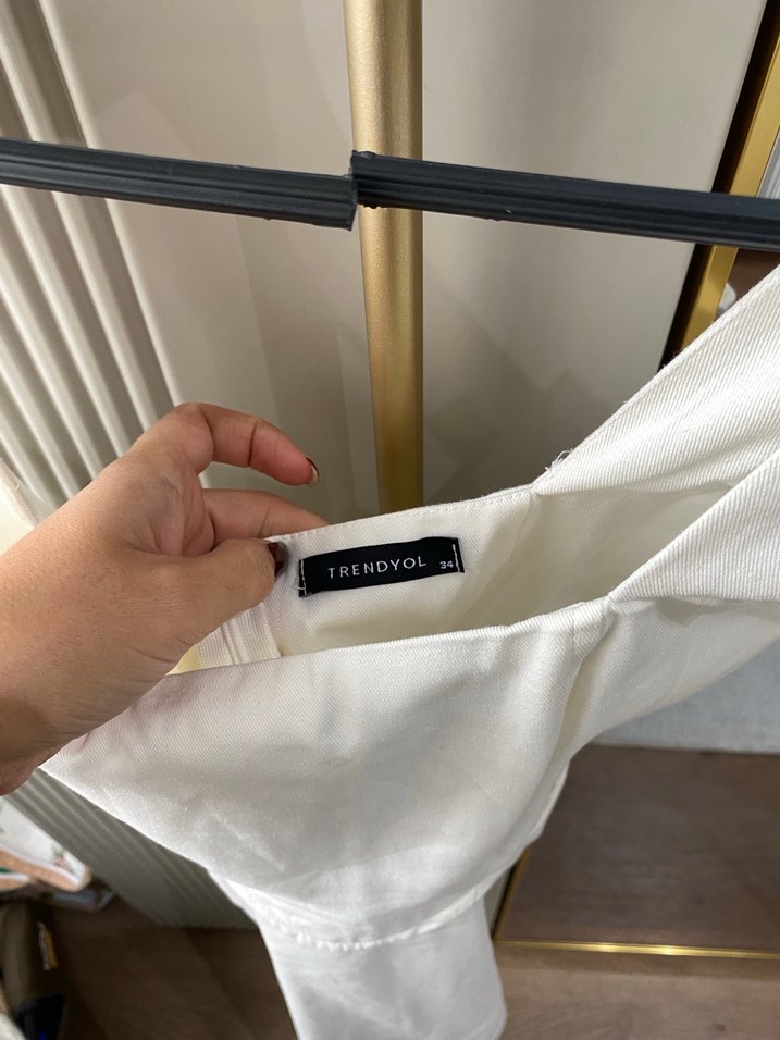 Beyaz pencere detaylı milla elbise - Görsel 2