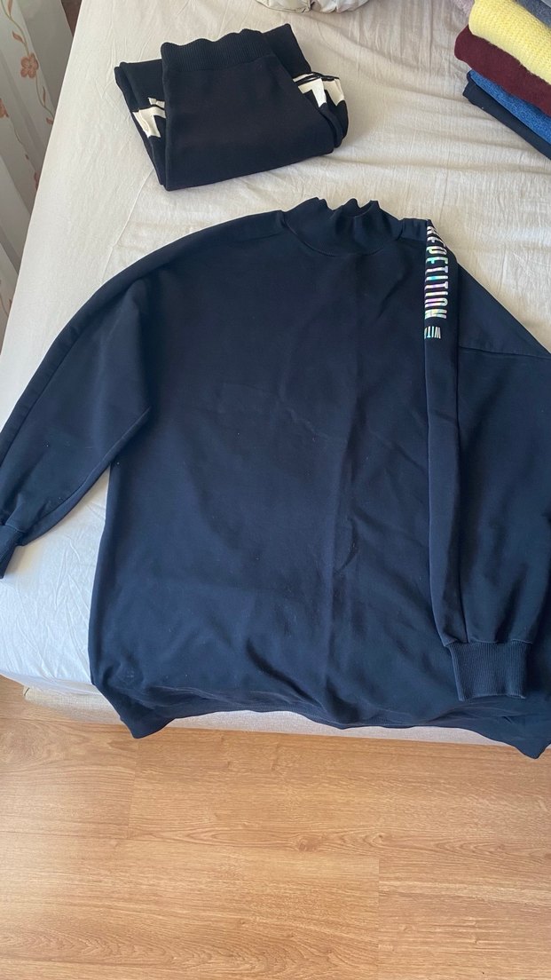 Siyah Yüksek Yakalı Kadın Sweatshirt - Görsel 3