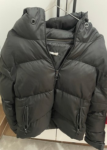 Siyah Fermuarlı Kadın Kışlık Mont