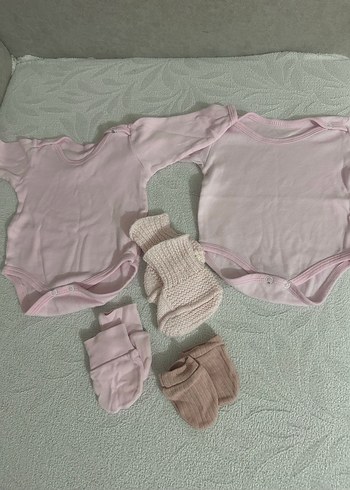 Pembe Kısa Kollu Bebek Body ve Örgü Çorap Seti