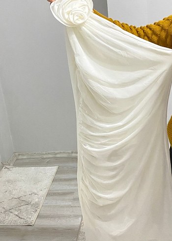 Beyaz Drapeli Tek Omuzlu Uzun Abiye - Görsel 2