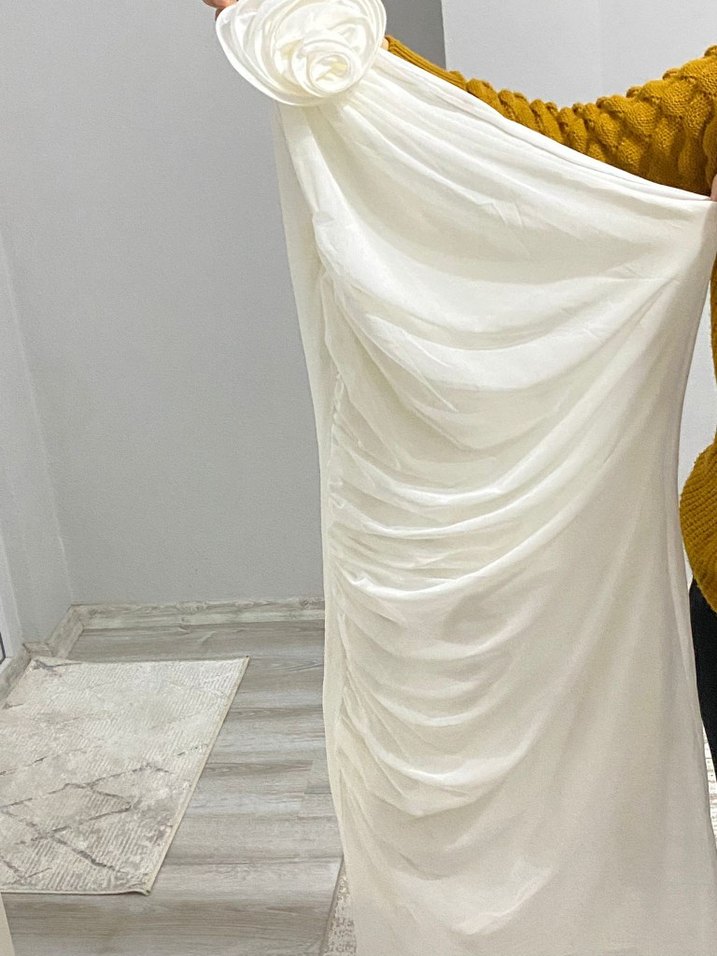 Beyaz Drapeli Tek Omuzlu Uzun Abiye - Görsel 2