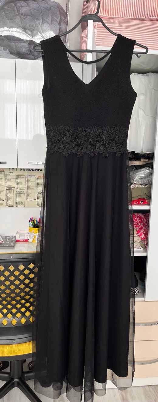 Dantel Detaylı Siyah Uzun V Yaka Elbise - Görsel 2
