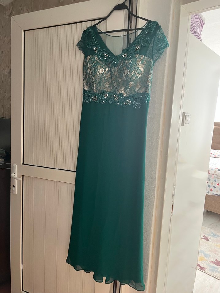 Klasik Zarif Dantel Detaylı Uzun Yeşil Elbise - Görsel 2