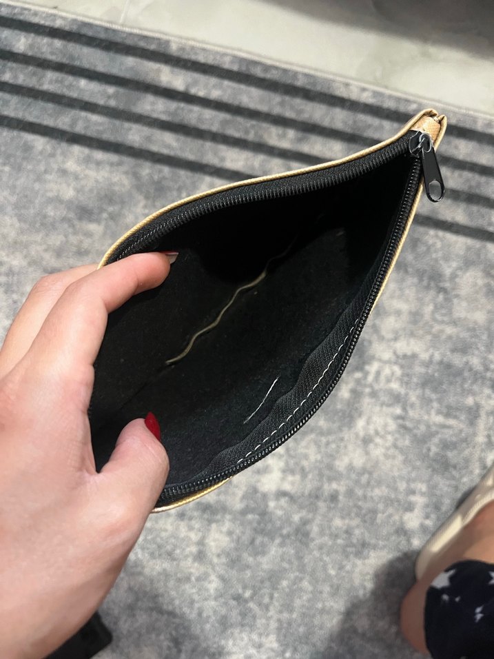 Fermuarlı Altın Renk Deri Makyaj Çantası - Görsel 2