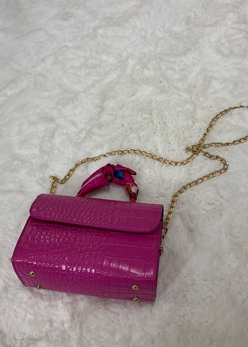 Diğer Zincir Detaylı Parlak Pembe Yılan Desenli Çanta