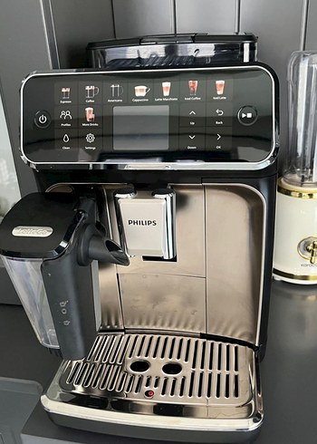 Philips Philips LatteGo 5500 Series Espresso Kahve Makinesi