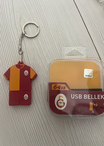 Galatasaray Forma Tasarımlı USB Bellek Anahtarlık