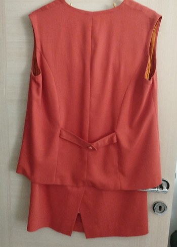 nar çiçeği renkli Düğmeli Kolsuz Mini Kadın Takım - Görsel 3