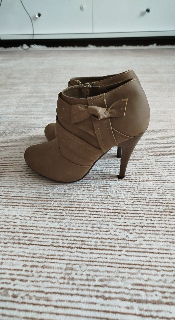 Bej Süet Kadın Dolgu Topuklu Bot - Görsel 3