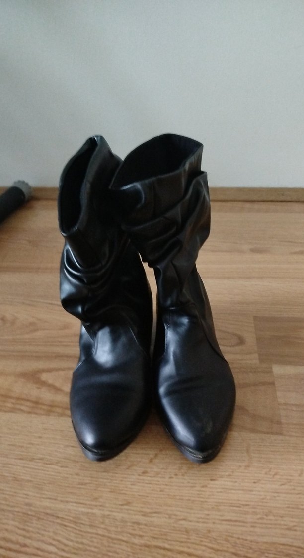 Siyah Deri Gotik Topuklu Kadın Çizme - Görsel 2