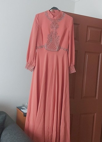 Nakışlı Pembe Uzun Kollu Abiye Elbise