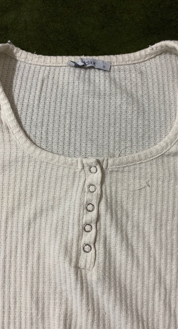 Düğmeli Beyaz Uzun Kollu Crop Top - Görsel 2