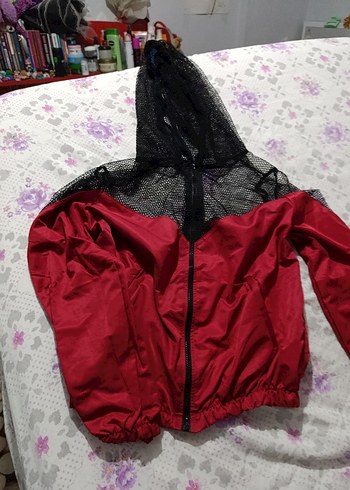 kırmızı siyah fileli kısa ceket