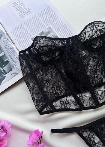 Diğer Siyah Gotik Dantel Büstiyer ve Tanga Takımı
