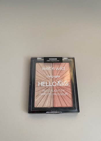 wet n wild HELLOhalo Kapatıcı ve Aydınlatıcı