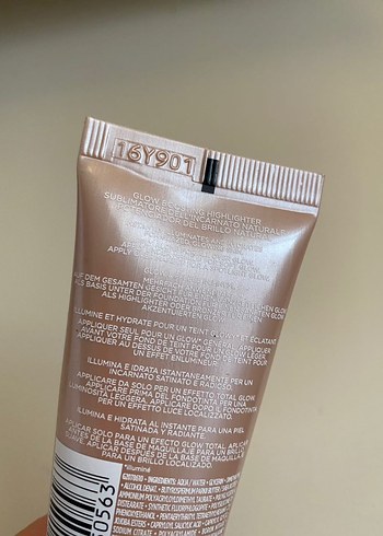 Beden L'Oréal Lumi Glotion Aydınlatıcı Krem