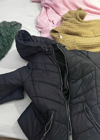 Siyah Fermuarlı Kadın Kışlık Mont