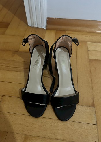 Zara Sik Siyah Topuklu Ayakkabi