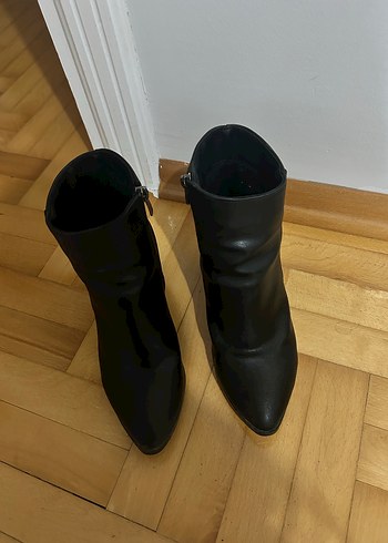 Zara Sik Siyah Sivri Burunlu Bilek Bot