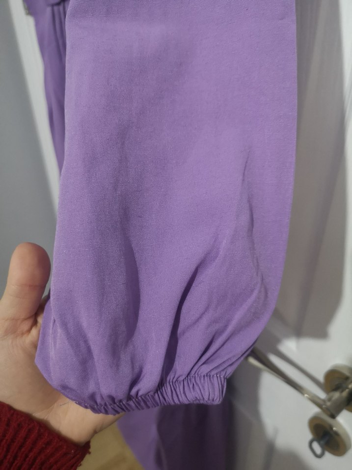 Terikoton kumaş, önü cepli,yarım düğmeli,beli büzgülü
Boy:125 cm - Görsel 3