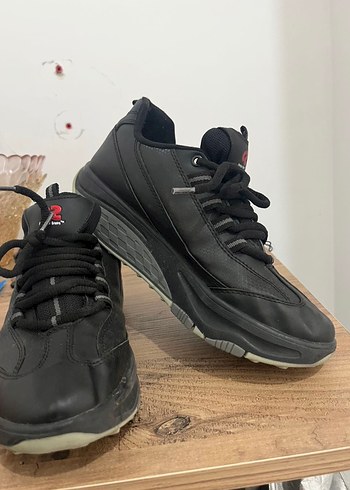 Diğer Siyah Bagcikli Gunluk Spor Ayakkabi
