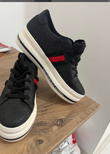 Diğer Siyah Dokulu Sneaker Siklik Ve Rahatlik Bir Arada