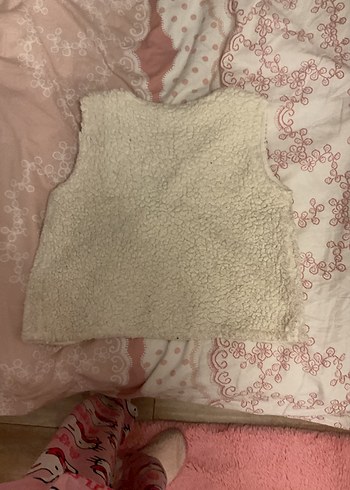 Kız Çocuk Ahşap Düğmeli Yelek - Görsel 2