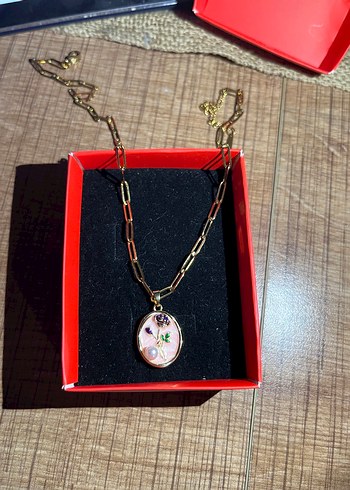 Pembe Çiçek Desenli Gold Çelik Kolye - Görsel 2