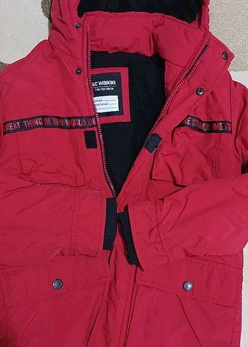 LC Waikiki Kirmizi Kapusonlu Erkek Cocuk Mont