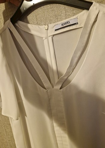 Beyaz V Yakalı Kısa Kollu Salaş Spazio Bluz - Görsel 2