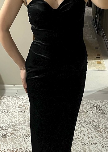 Siyah V Yakalı Gotik Midi Elbise - Görsel 4