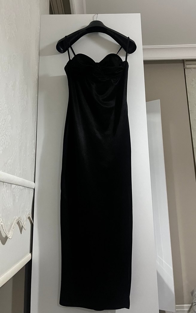 Siyah V Yakalı Gotik Midi Elbise - Görsel 2